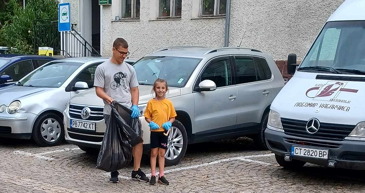 11 Помощница на тати.jpg