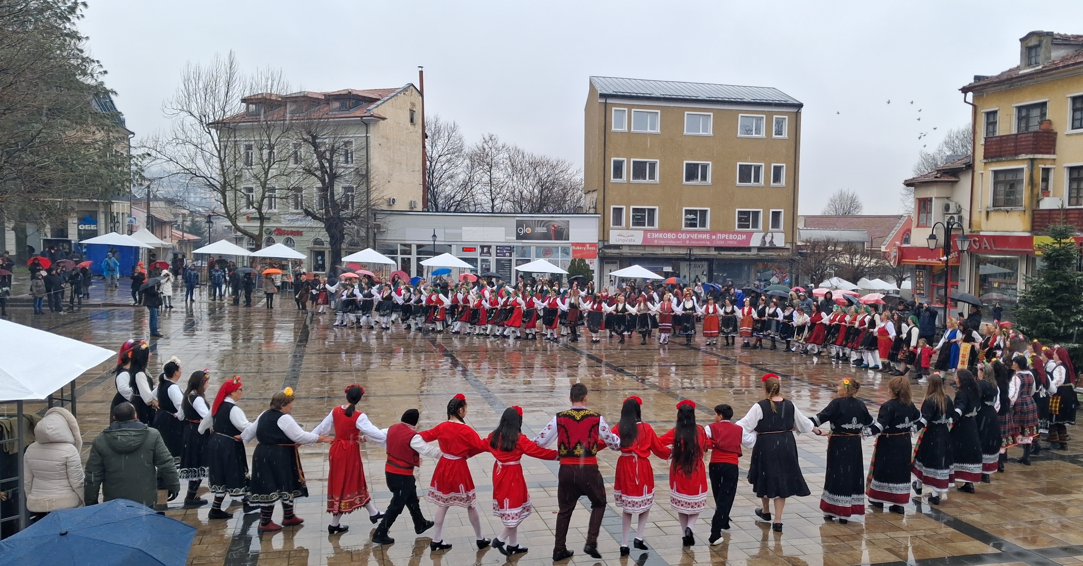 4 Карловско хоро.jpg