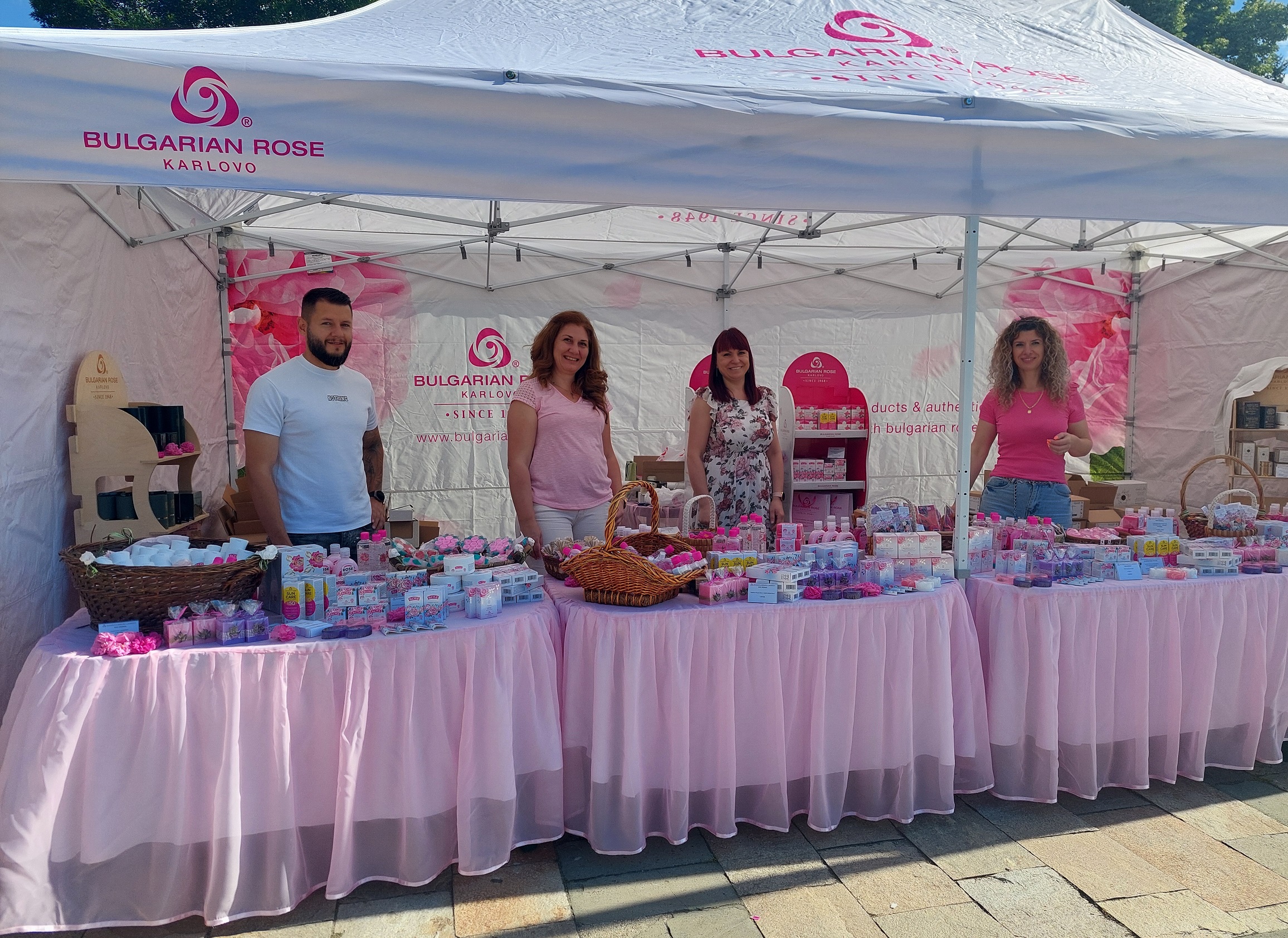 7 Щанд Българска роза.jpg