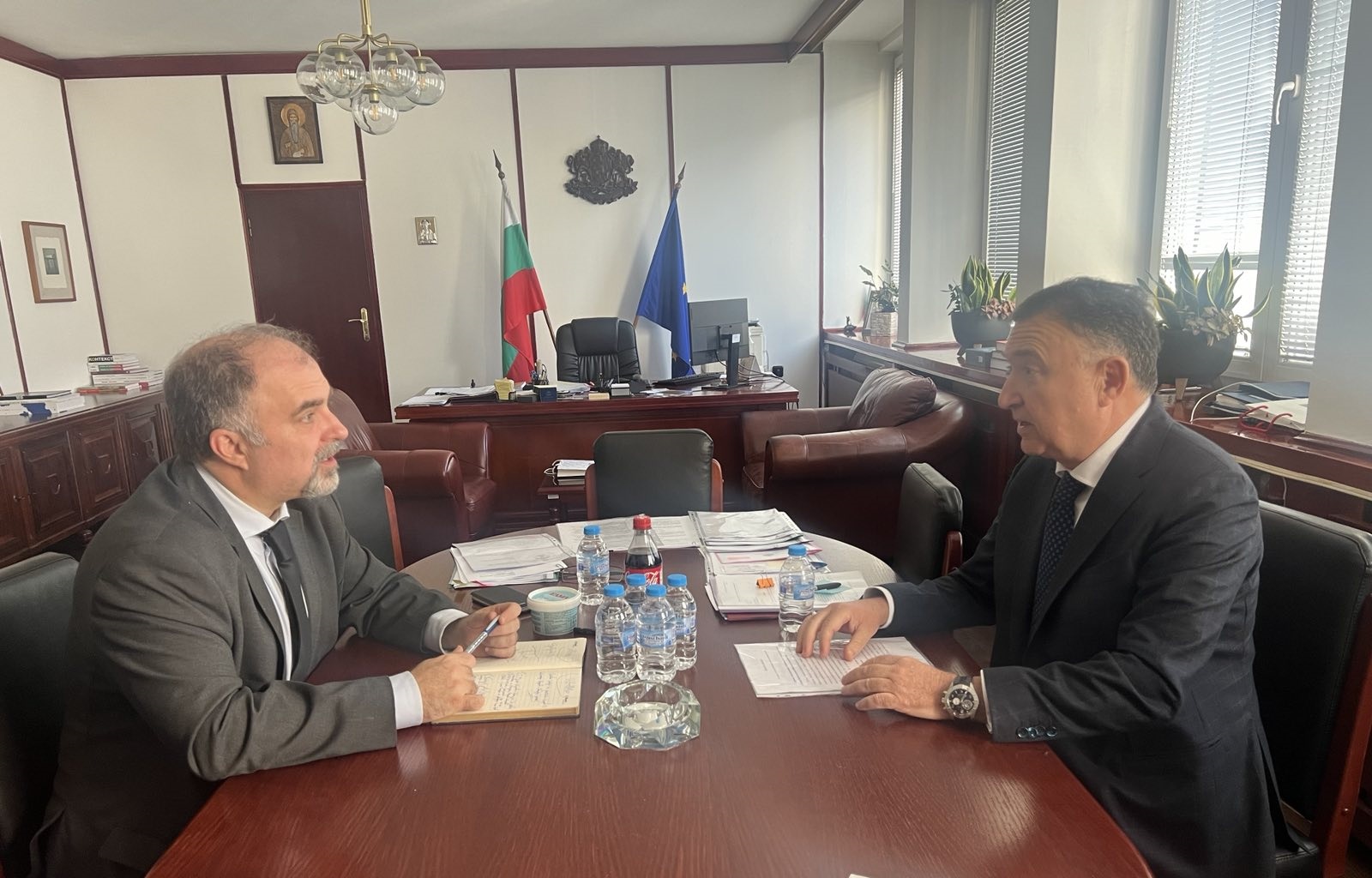 1 министър Тодоров и д-р Кабаиванов.jpg