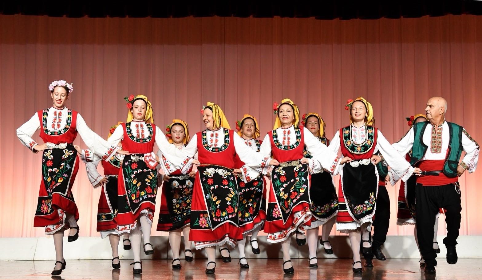 4 На сцената.jpg