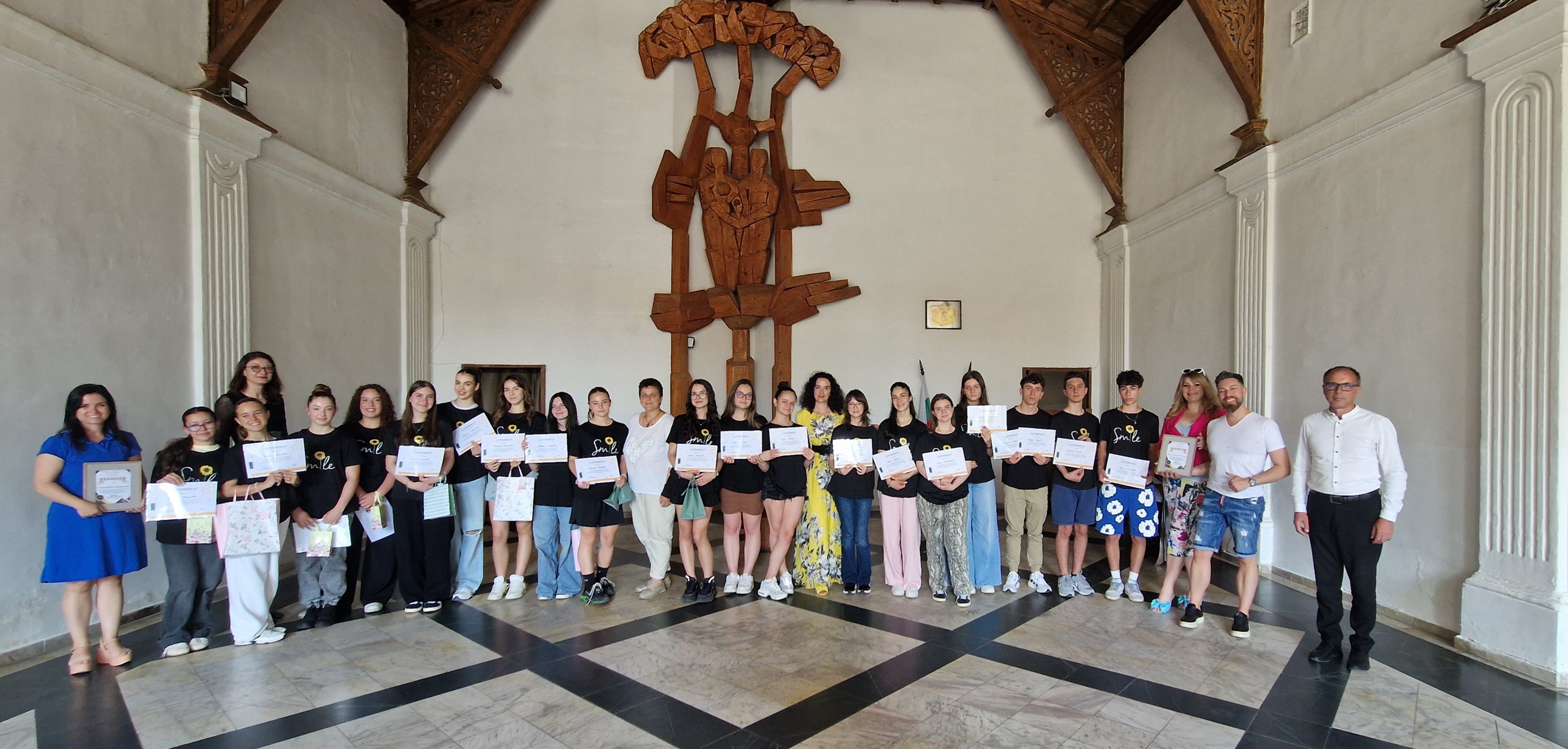 1 Участниците.jpg