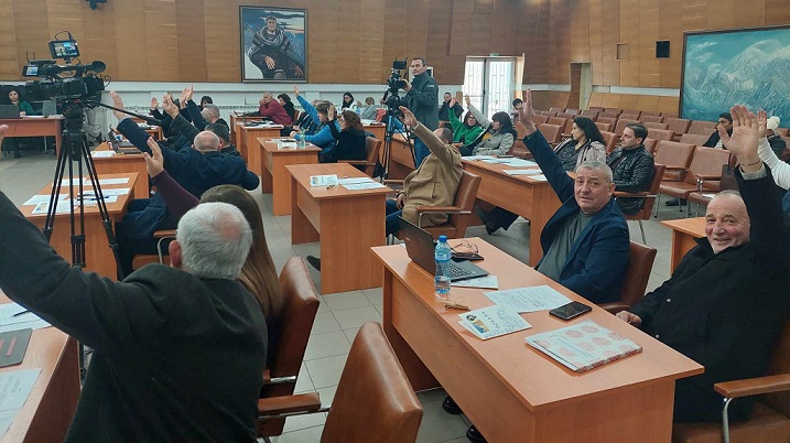 2 Гласуване в зала.jpg