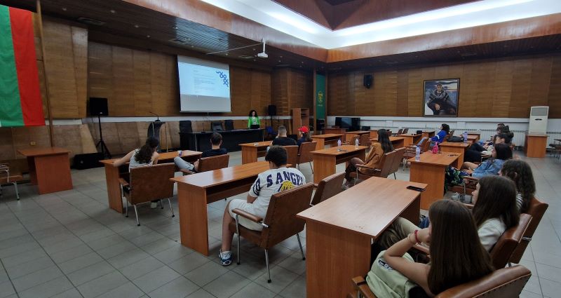 Младежи 2.jpg