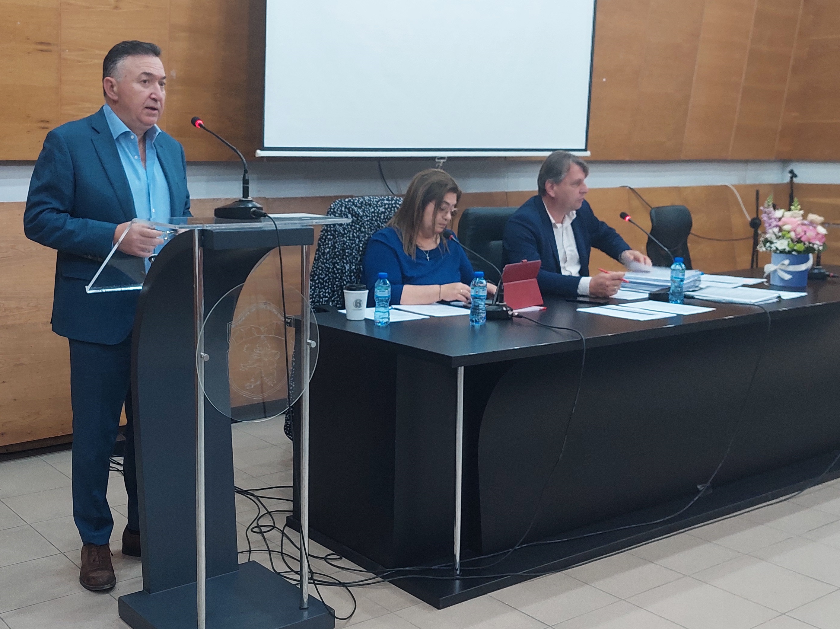 2 Д-р Кабаиванов и председателство.jpg