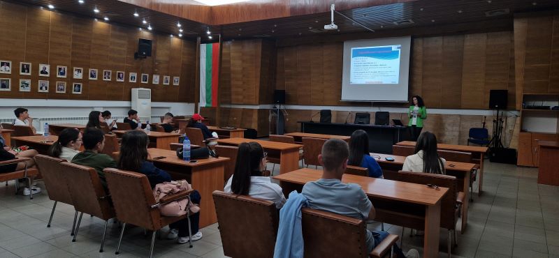 Младежи 3.jpg