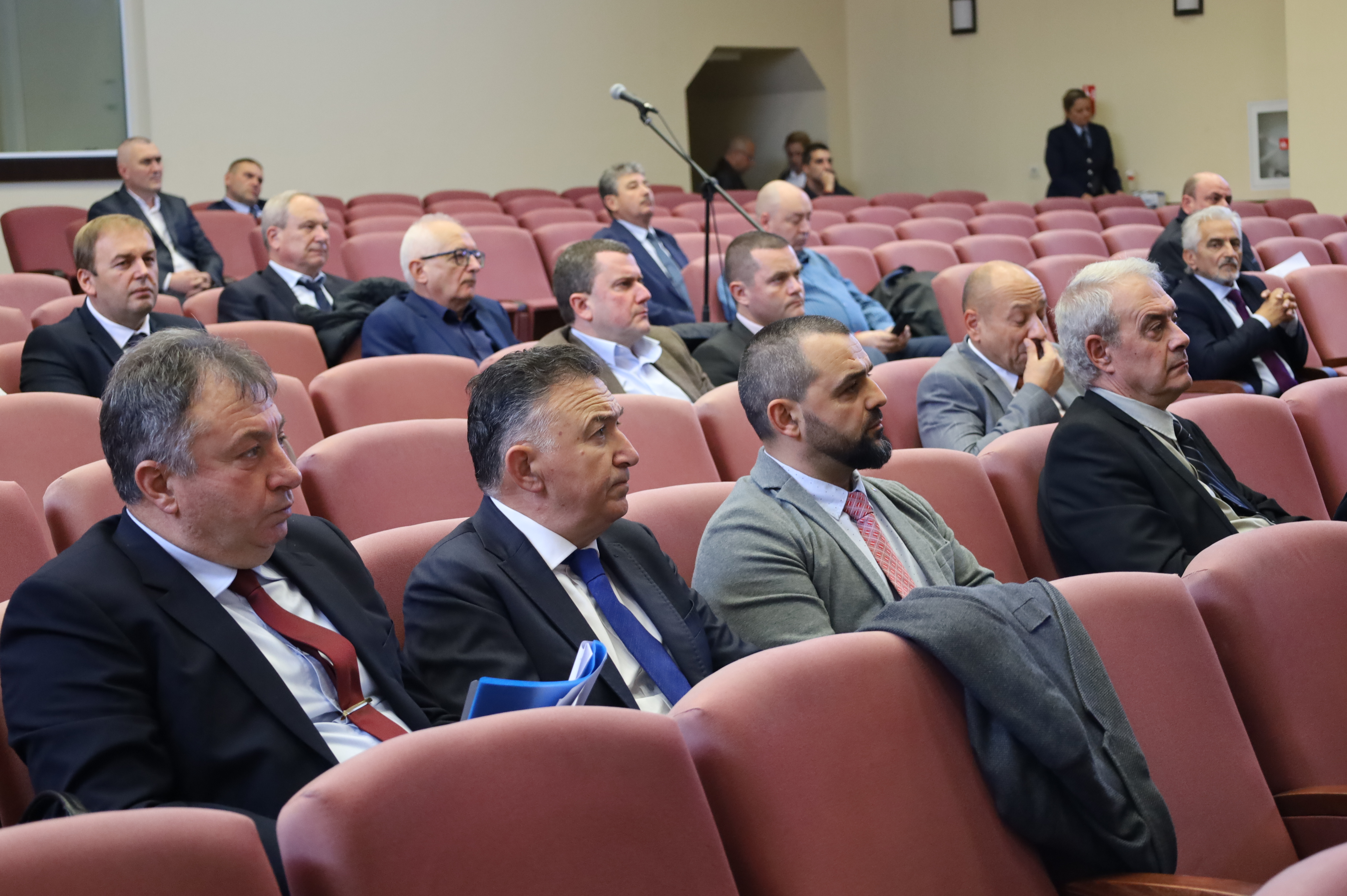 4 В залата.JPG