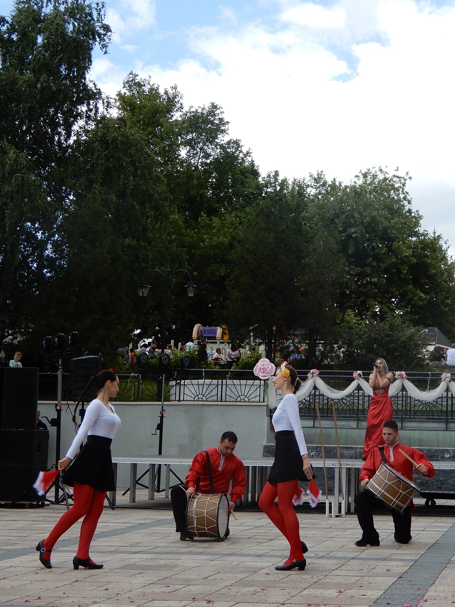 6 Диа и танцьори.JPG