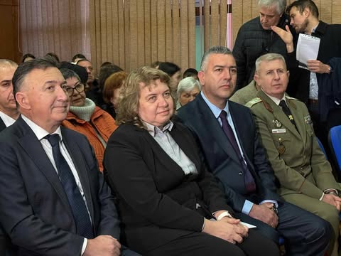 2 В залата.jpg