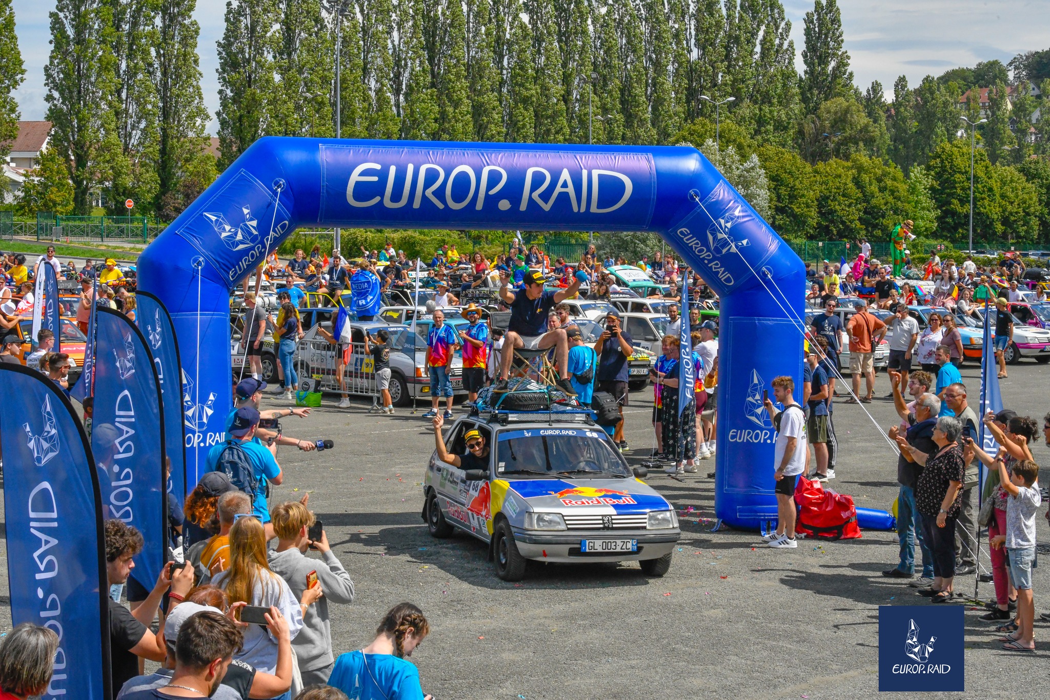 1 На стадиона.jpg