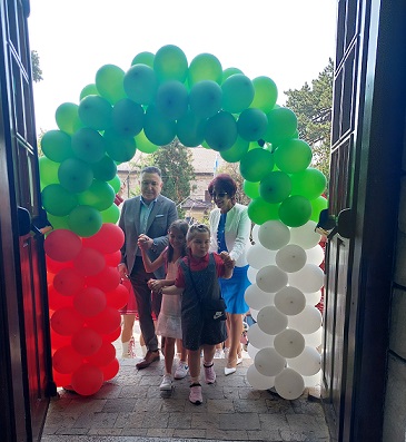 2 С Първолаците.jpg