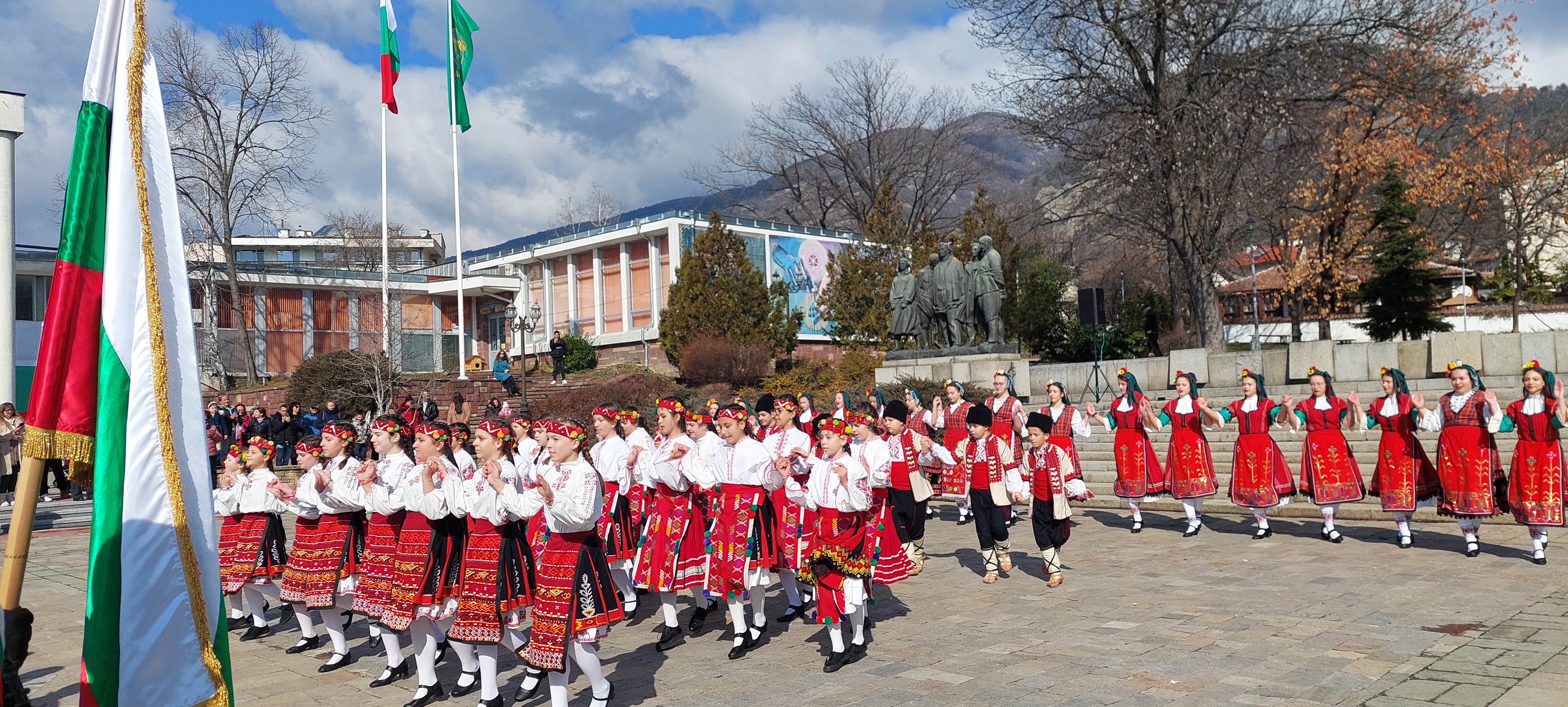 7 Фолклорна програма.jpg