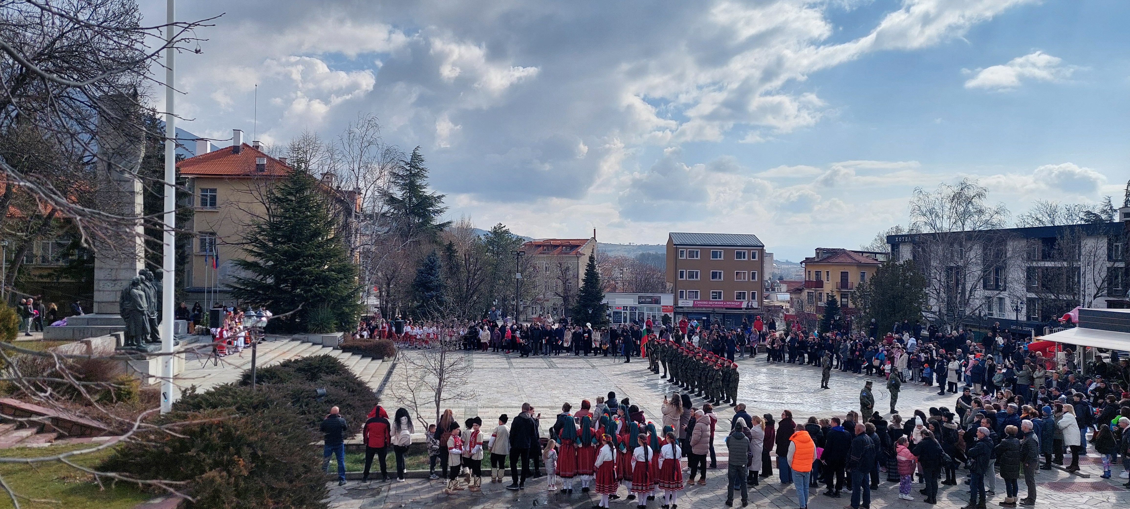 8 На площад 20 юли.jpg