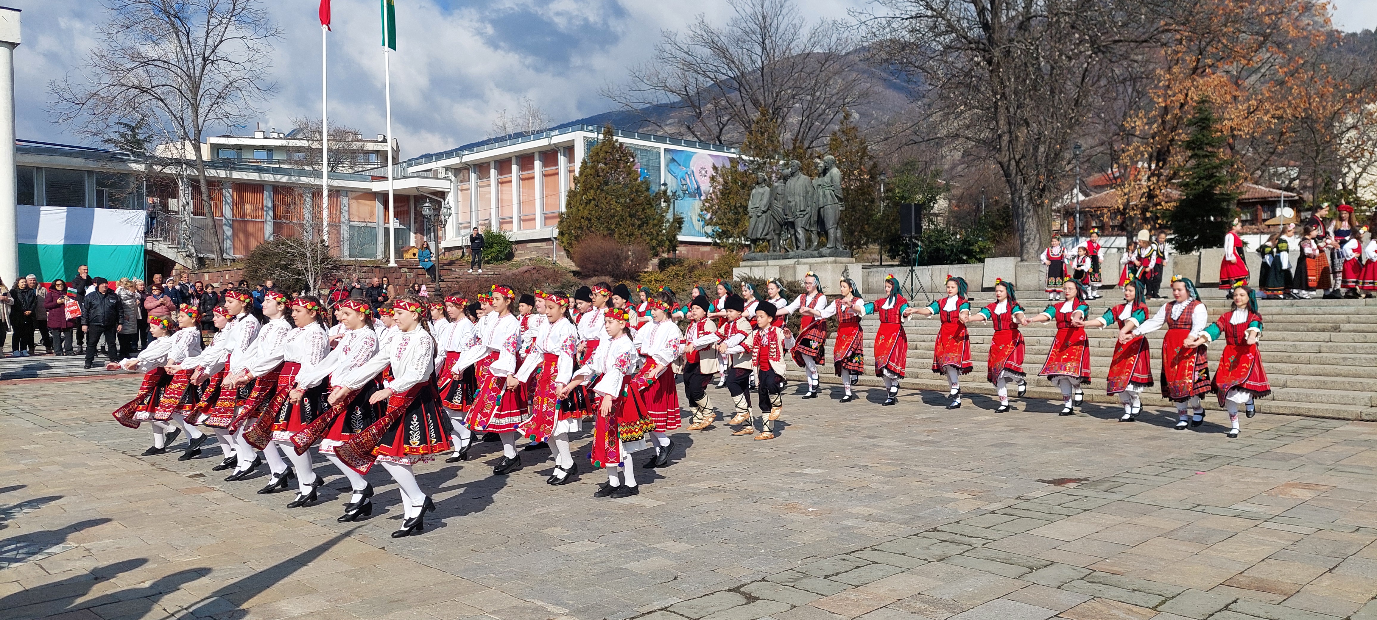 6 Фолклорна програма.jpg