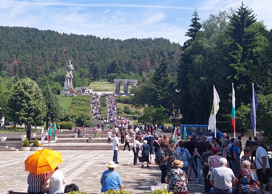 2 Мемориал Ботев.jpg