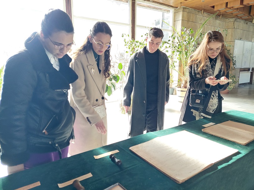 12 Експонати.jpg