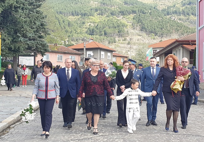 6 Посрещане Йотова.jpg