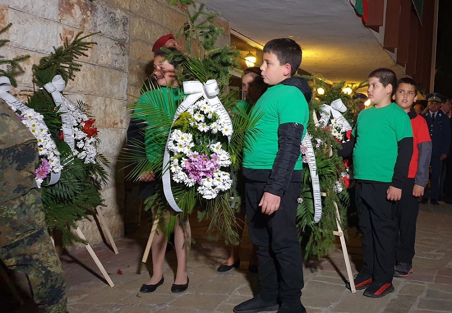 4 Поклон пред героите.jpg