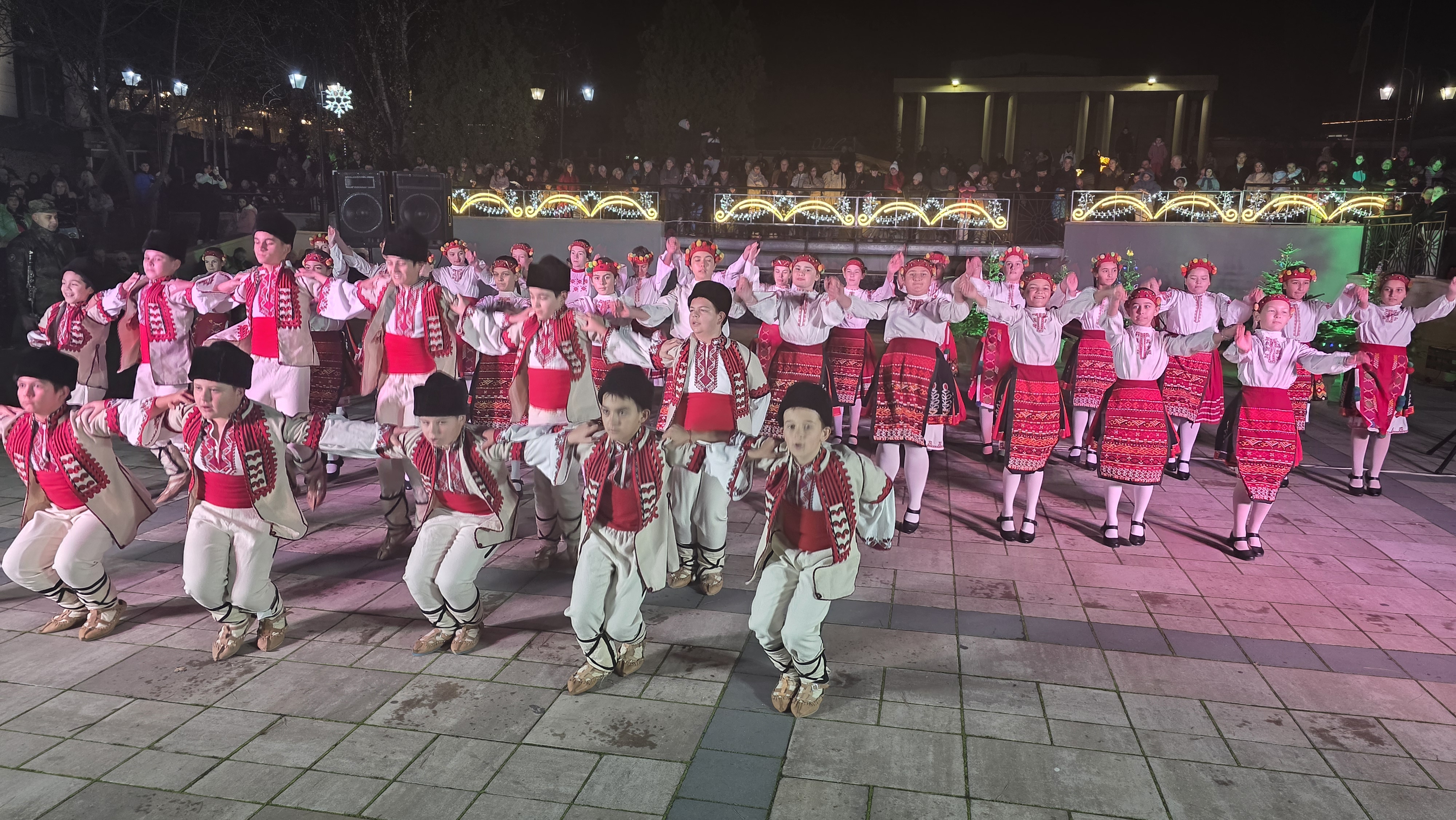 3 Български танци.jpg