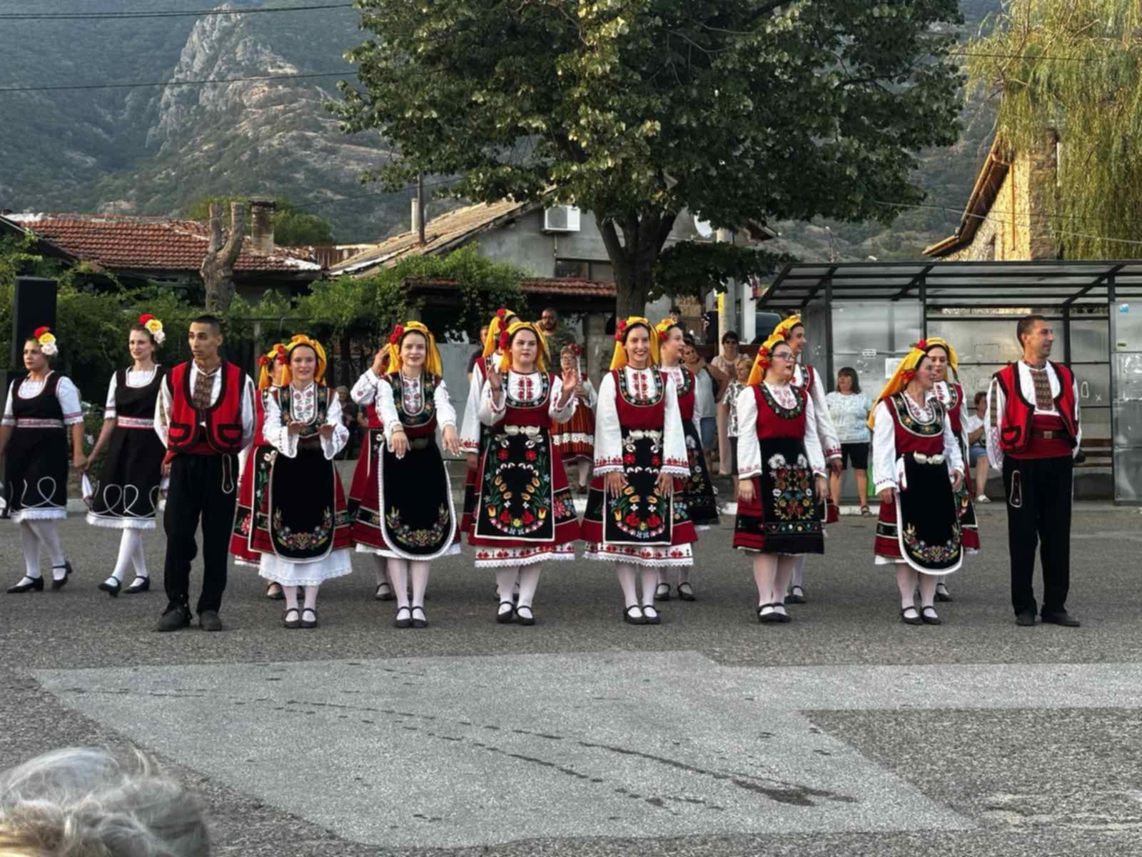 2 Фолклорна програма.jpg