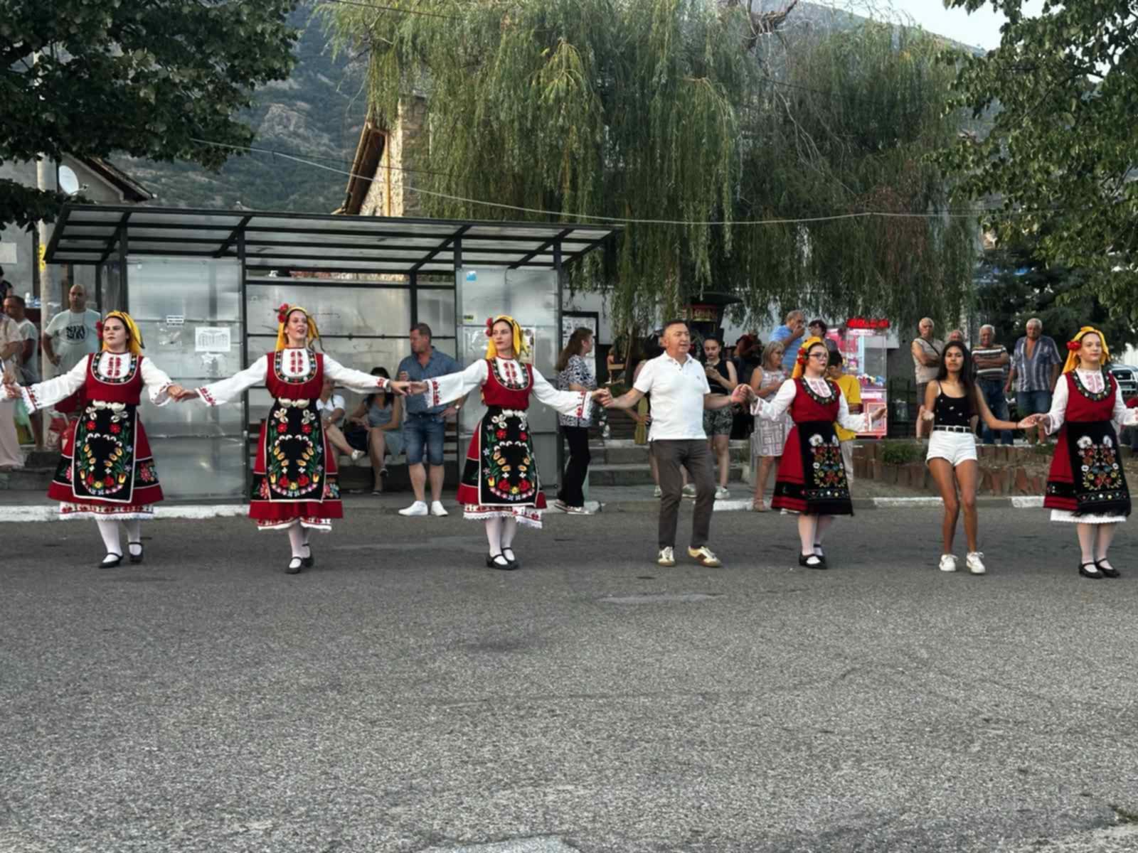 1 Кмет и самодейци.jpg