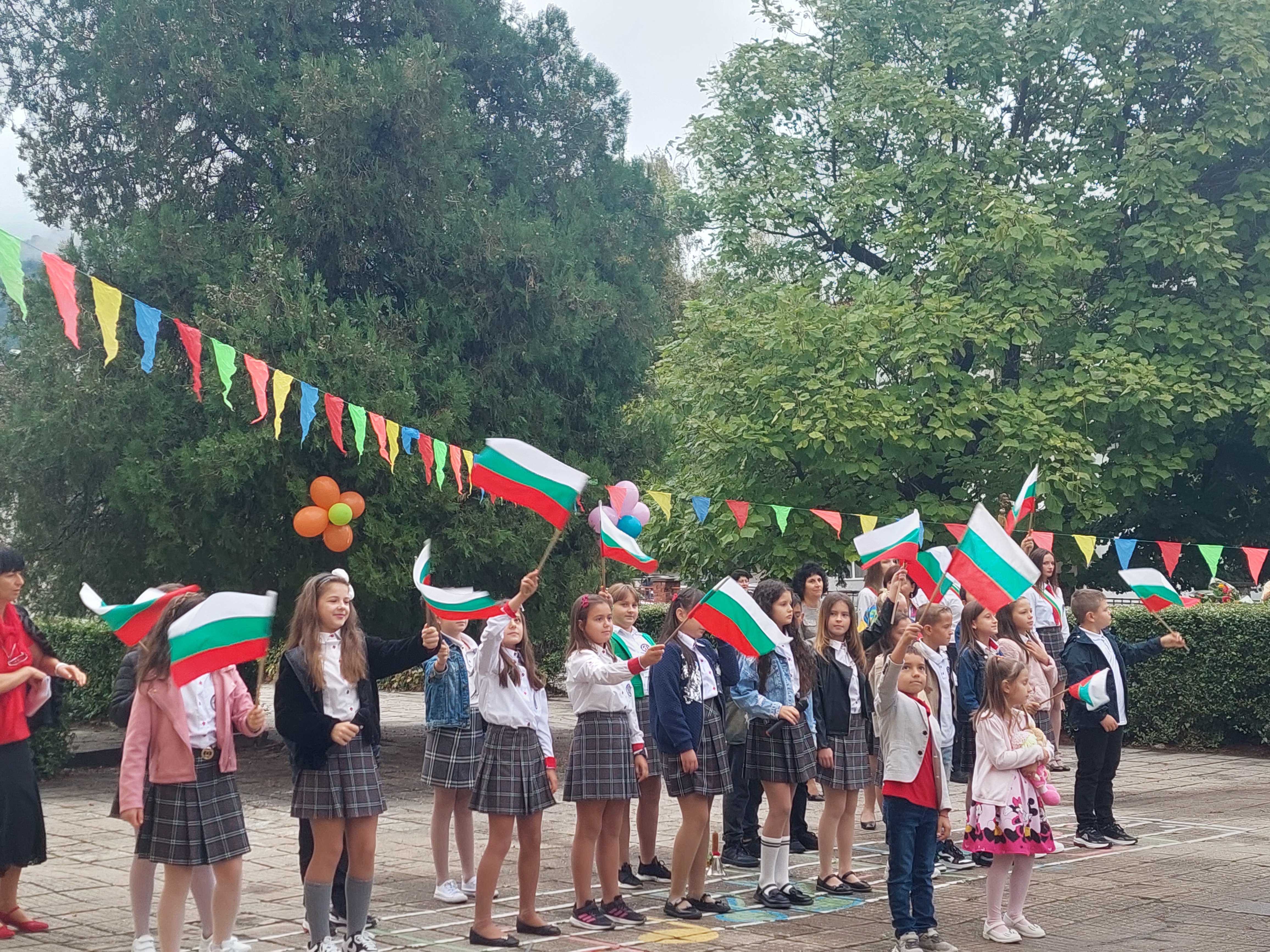 5 С българското знаме.jpg