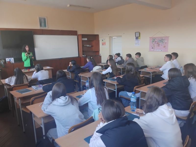 Младежки център Карлово.jpg