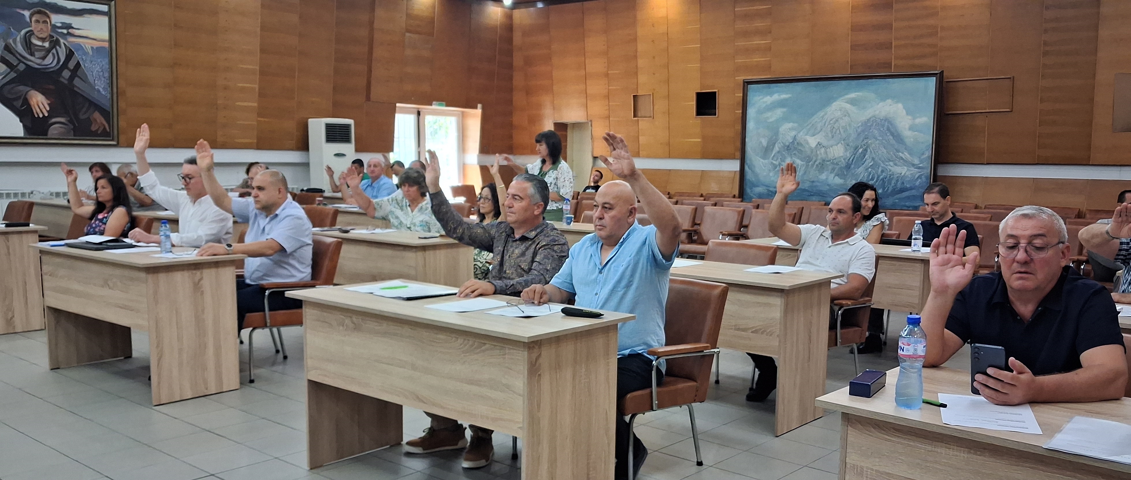 3 Гласуване в залата.jpg