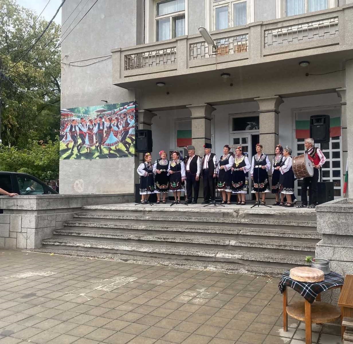 2 Фолклорна програма.jpg